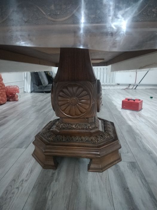 Стол для гостиной