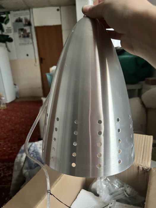 Продам светильники подвесные