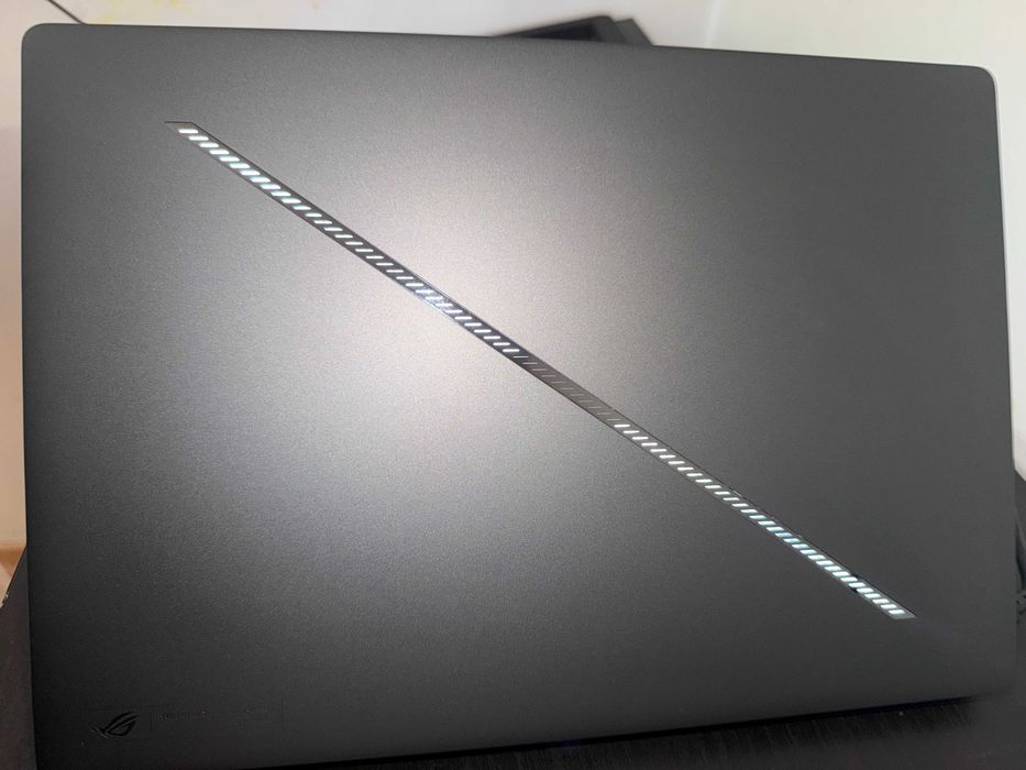 ASUS ROG Zephyrus G16 OLED (2026) – Ultra 9 285H, RTX 5080 16GB, 32GB RAM, 2TB SSD + Cooling Pad Razer