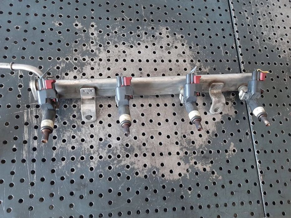 rampa cu injectoare dodge caliber 2.0 b dupa 2006  04891577ab
