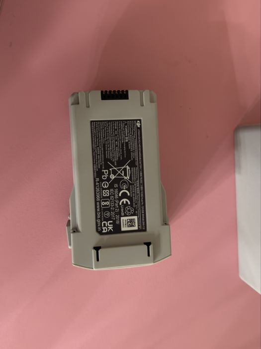 Продавам дрон DJI mini 4 pro