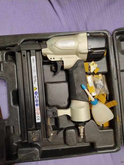 Pistol cuie plumatic