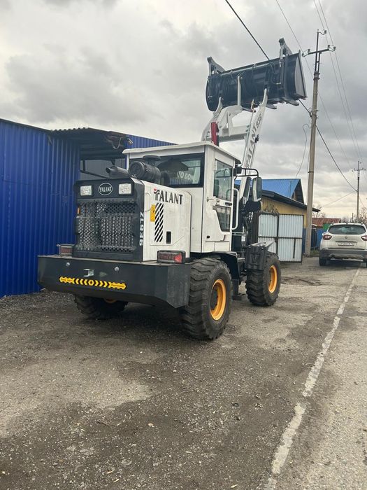 Погрузчик фронтальный