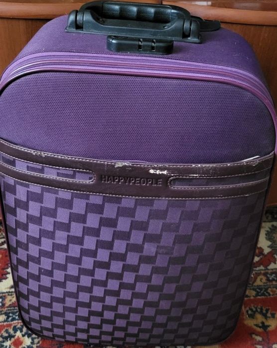 Чемодан 3000 тенге