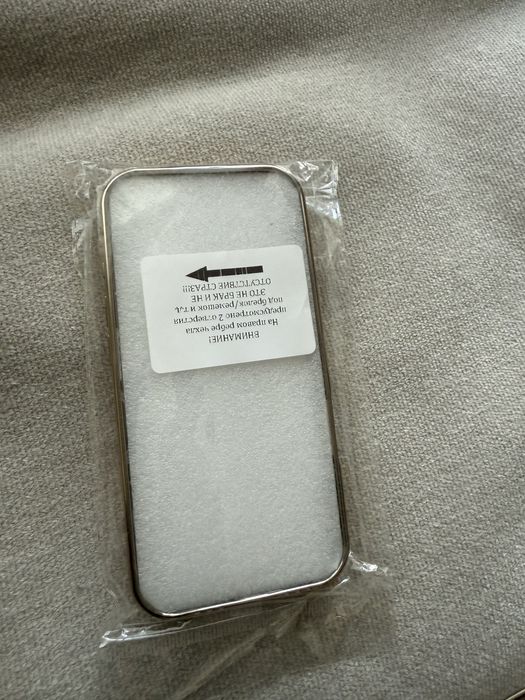 Продам чехол на iPhone 16 Pro новый