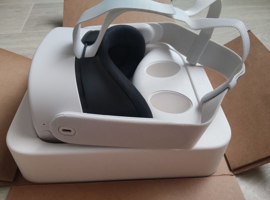 Продам Meta quest 3s.