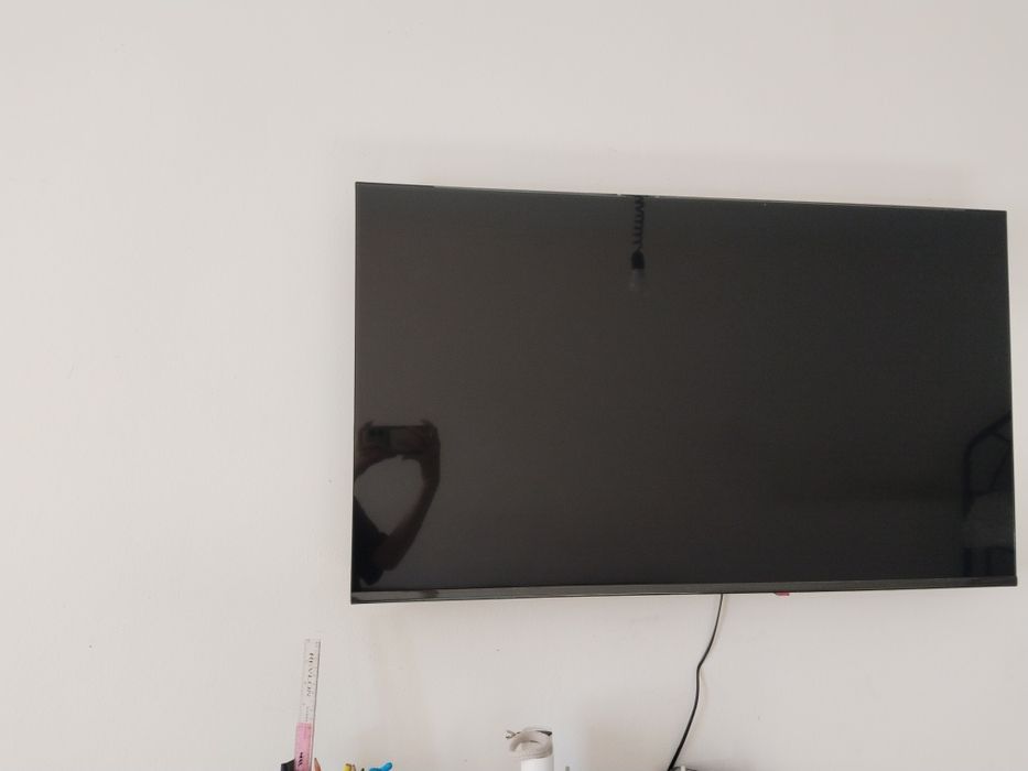 Продам б/у диван и телевизор