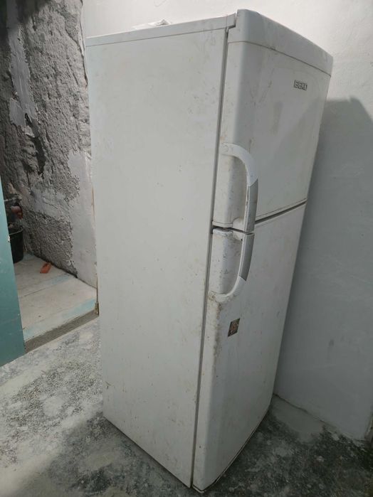 Хладилник с фризер BEKO