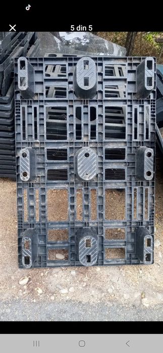 Paleti plastic aproape noi!!!