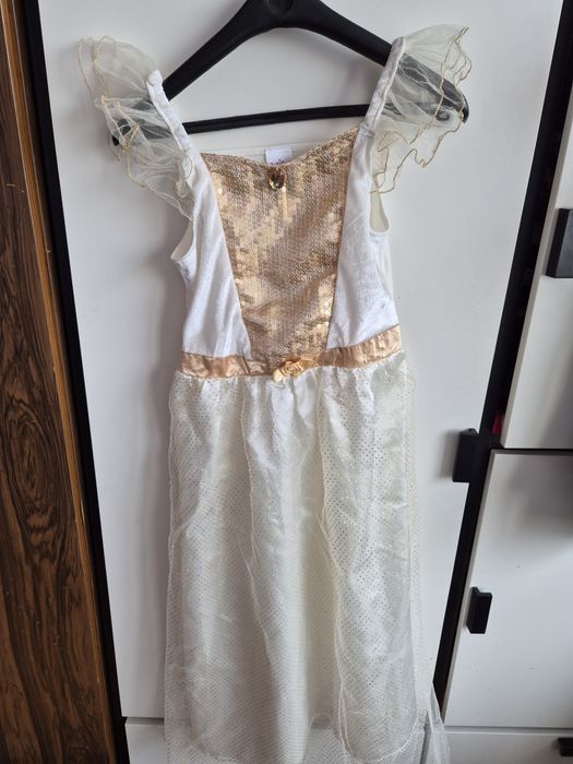 Костюм на вещица и костюм на ангел