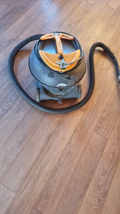 Aspirator profesional TASKI Vento 8