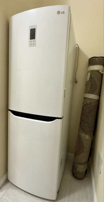 Продам Холодильник LG