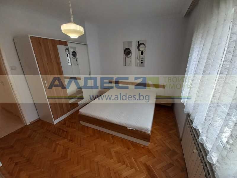 Дава се под наем Тристаен апартамент в София, Център - 107 кв.м за 1200 € - Снимка #9