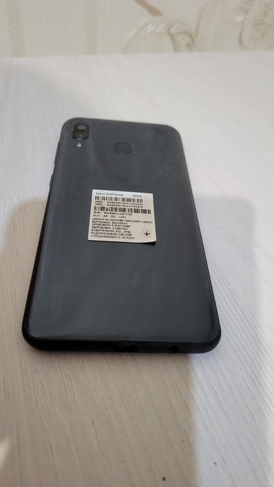 Samsung A30 в хорошем состоянии