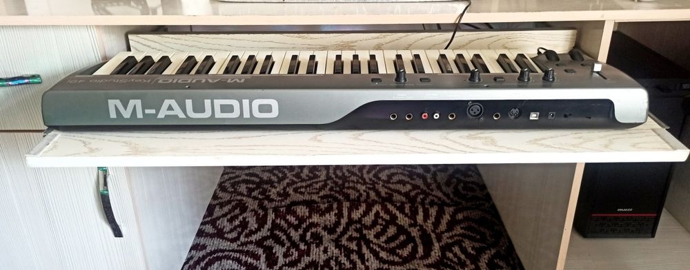 M-audio KeyStudio 49i midi klavish sotiladi
