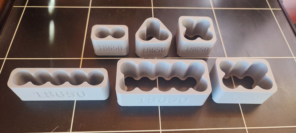 Холдери за батерии 18650