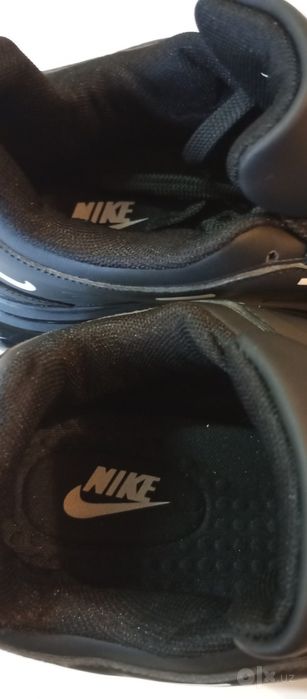 Кроссовки NIKE новые