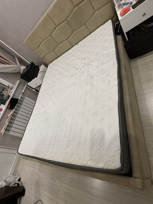 Продам матрас 2х1,6