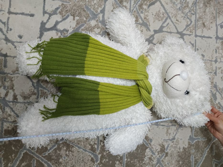 Плюшевый мишка, среднего размера...