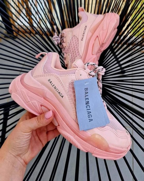 Adidasi dama Triple S