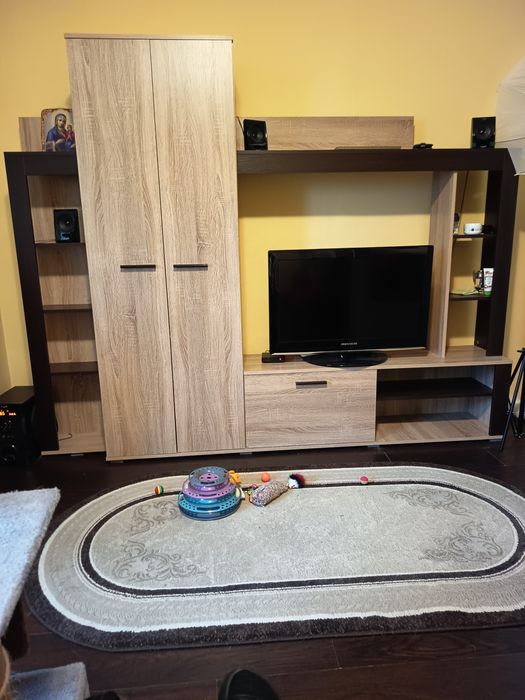 Vând șifonier cu 4 uși plus bibliotecă living