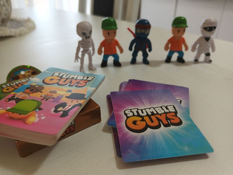 Tricouri, figurine si cartonase Stumble Guys și Skibidi toilet