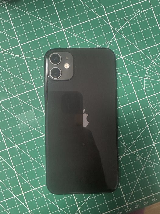 iPhone 11 cu 64Gb memorie stocare si cu toate accesoriile incluse