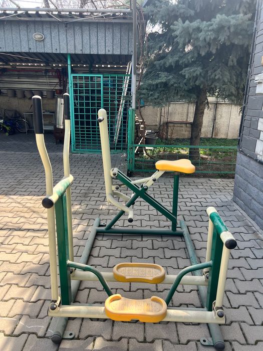 Уличный тренажер