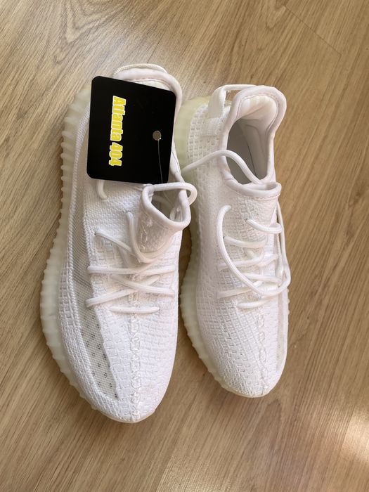 продаю кроссовки Yeezy Boost