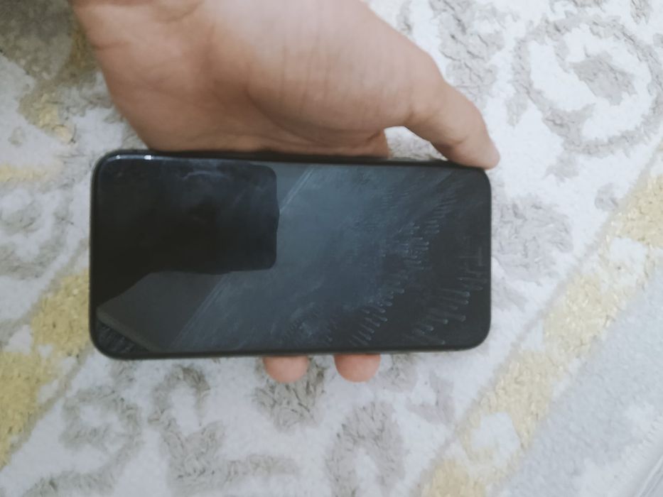 продаю айфон 11