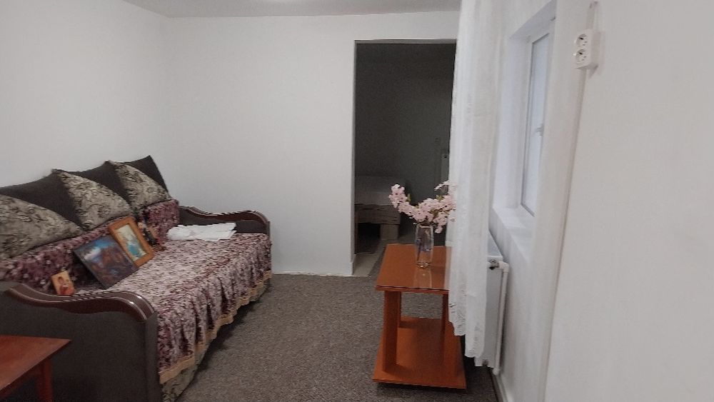 Chirie casa  2 camere.