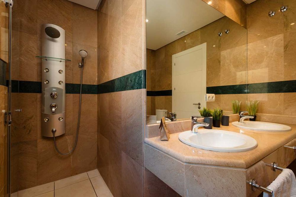 Дава се под наем Двустаен апартамент в София, Център - 65 кв.м за 459 € - Снимка #2