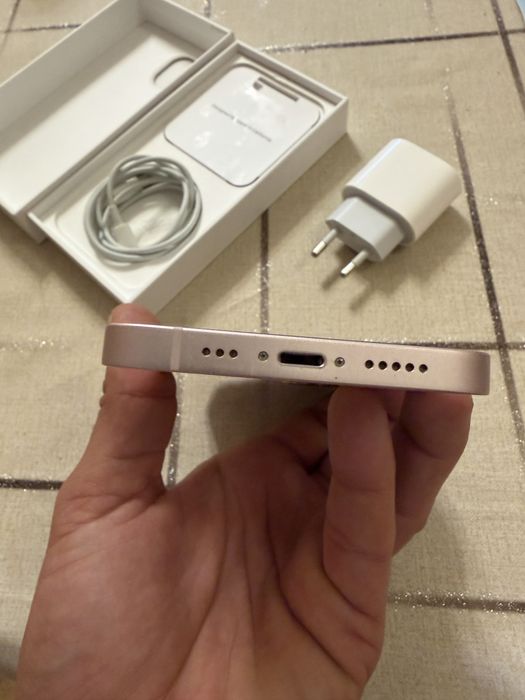 Продавам Iphone 13 128GB