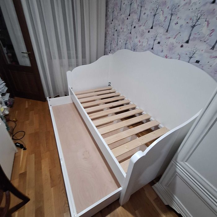 TRANSPORT GRATUIT.Pat din lemn masiv cu spatiu pt.depozitare.Cod 123