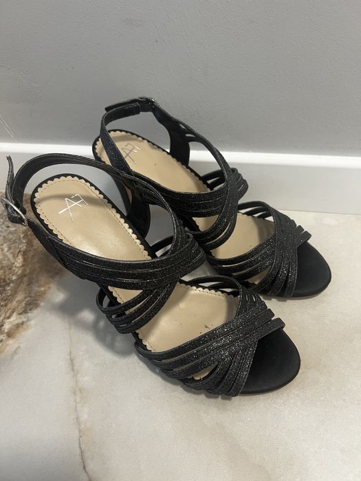 Inuovo, Cosmo Paris чехли и обувки с ток