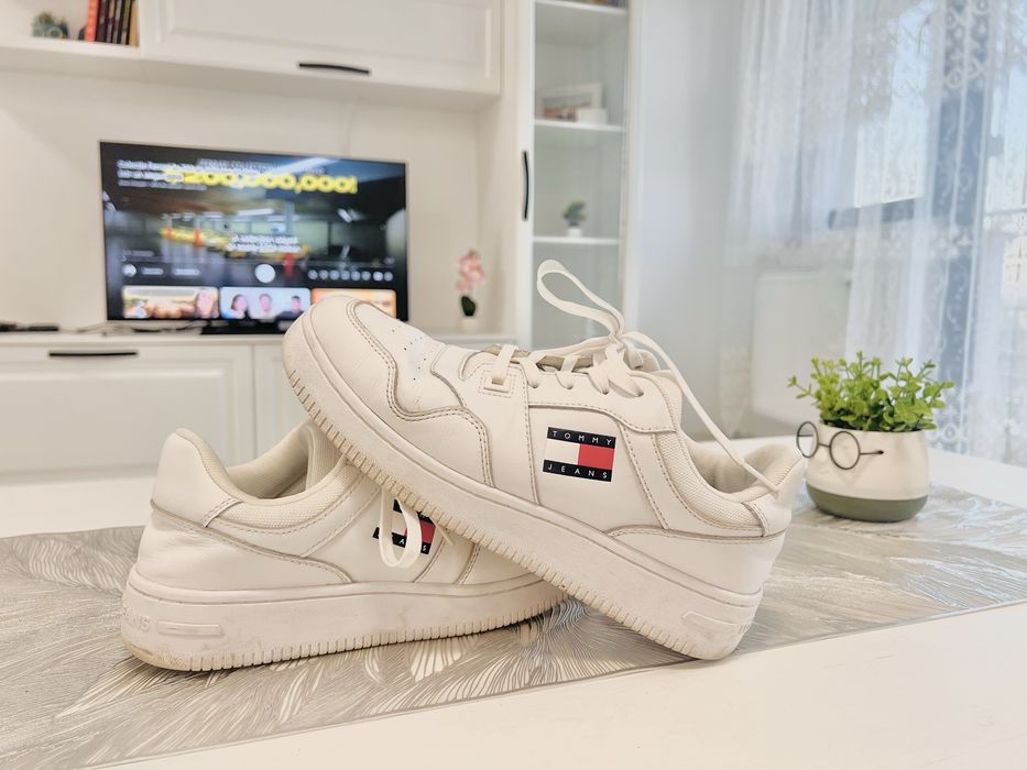 Tommy Hilfinger - nr 40