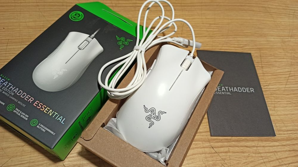 Razer Deathadder Essential геймърска мишка