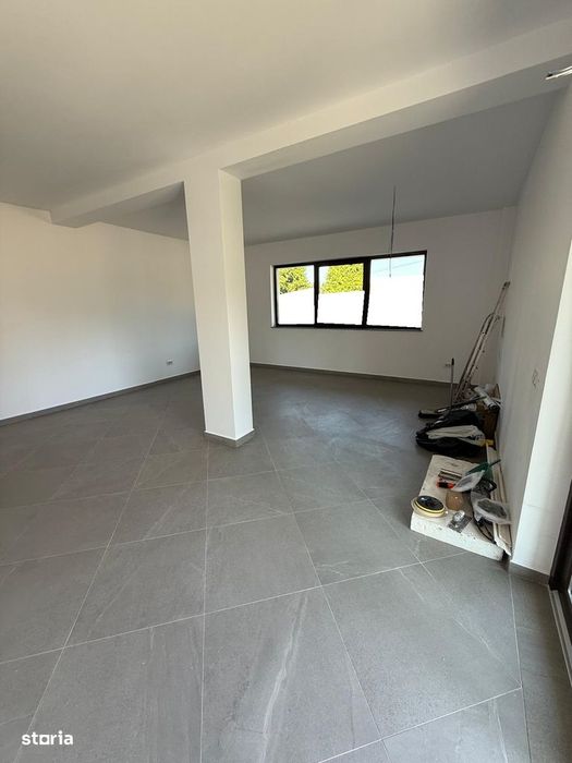 Spatiu comercial, Scheia