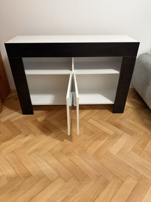 Comoda TV alba, contur negru