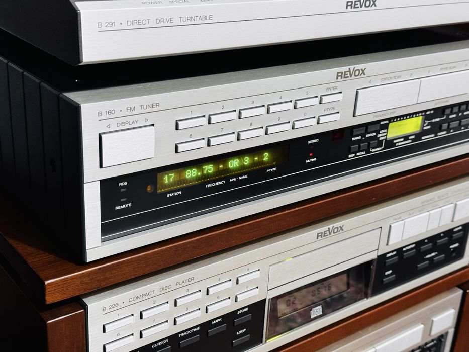 Tuner REVOX B160 cu o recepție foarte bună , RDS ,filtru Hi-Blend !