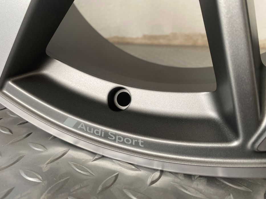 Нови 8W0601025EK 18" Оригинални Джанти Audi A4 S4 A6 C7 C8 Q5