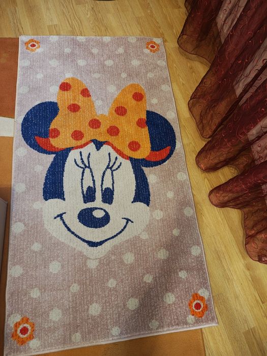 Camera cu tematica Minnie Mouse, Covor pentru copii – stare excelentă
