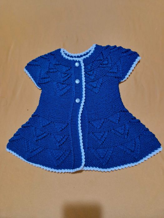 Детски ръчно плетени роклички