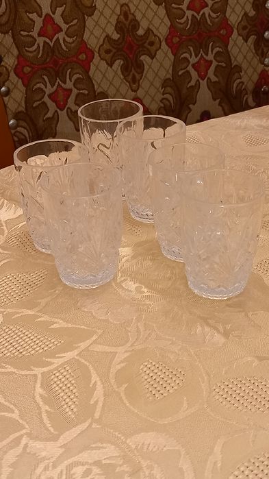 Vand set comolet de 6 pahare tarie cristal masiv,cu model bogat,deosebite