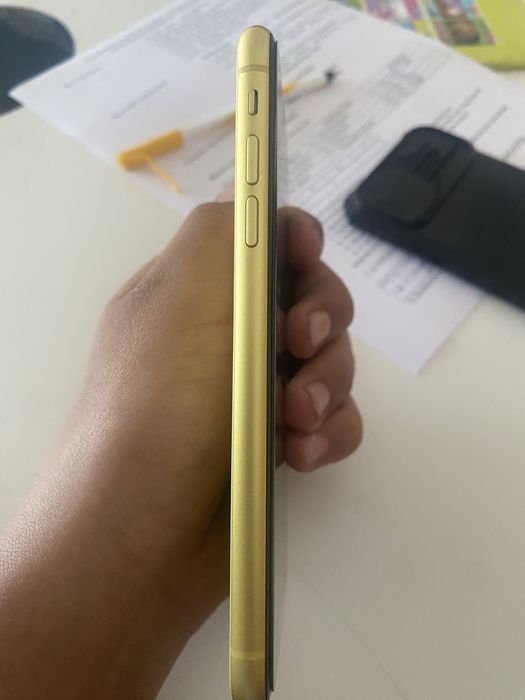 Продам айфон 11