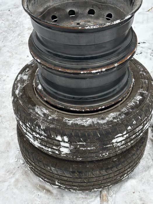 Продам два шины четыре диска