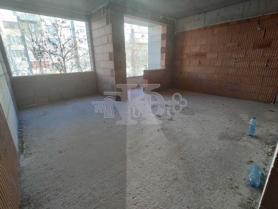 Продава се Тристаен апартамент в Добрич, Христо Ботев - 102 кв.м за 920 €/кв.м - Снимка #3