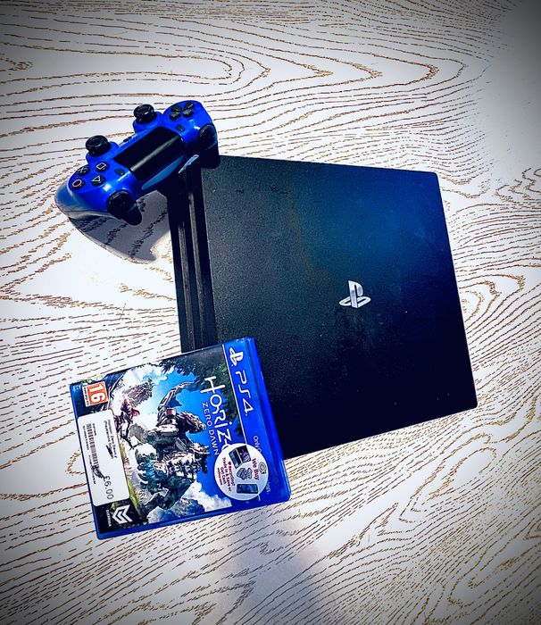 Play station 4 pro 1 TB