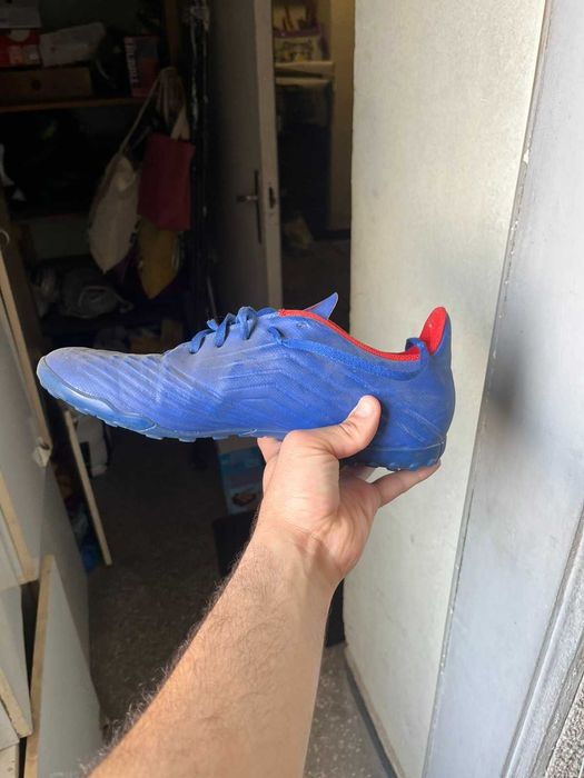 Футболни стоножки Adidas. Лилави на цвят!