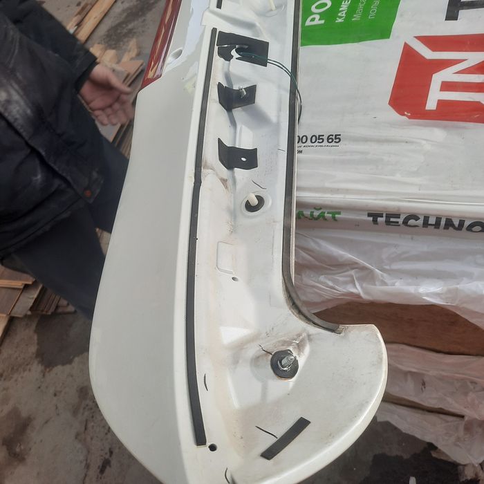 Продам спойлер на машину